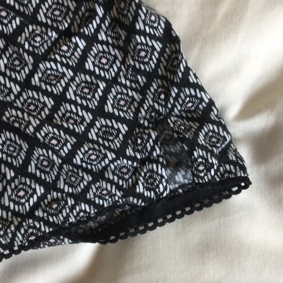 Shorts - Picture 3 of 4